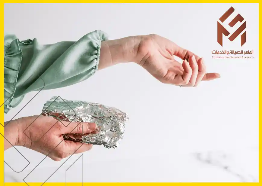 كيفية التخلص من التصاق الكهرباء الساكنة على الملابس، ومنع عودتها