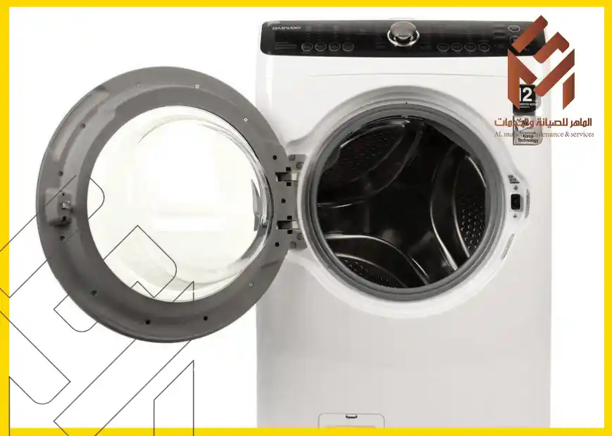 صيانة غسالة دايو 13 كيلو .
غسالة بباب أمامي مفتوح معروضة في صورة توضح الجزء الداخلي والأسطوانة.
