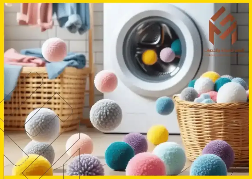 غرفة غسيل مع غسالة وسلة غسيل - كرة التجفيف