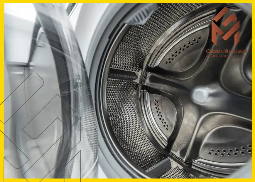  صيانة غسالة ال جي بمكة المكرمة. فتحة غسالة ملابس حديثة من الداخل.