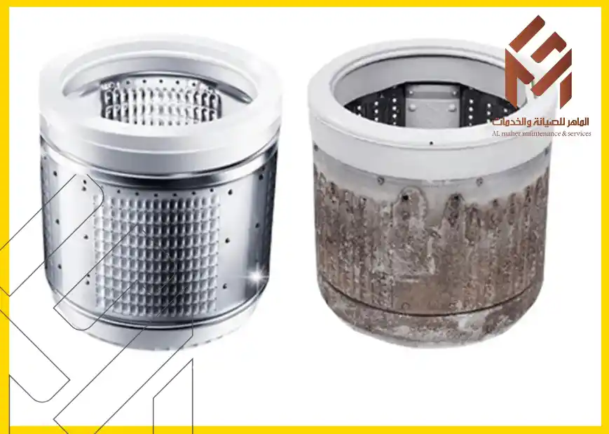 اثنين من حاويات الغسالات، الأولى نظيفة ولامعة والثانية متسخة ومليئة بالصدأ تدل علىغسالتان ومجفف ملابس في غرفة غسيل حديثة لصيانة غسالة ال جي بمكة المكرمة.