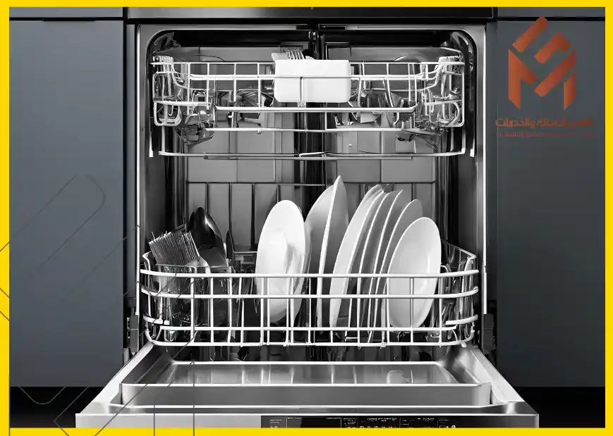 غسالة أطباق مفتوحة تحتوي على أطباق وأواني.
غسالة الصحون ميديا 2025: توفير الوقت والجهد